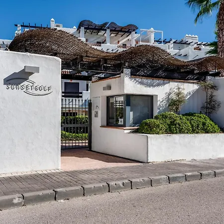 Charming 2br L Sunsetgolf Apartment *